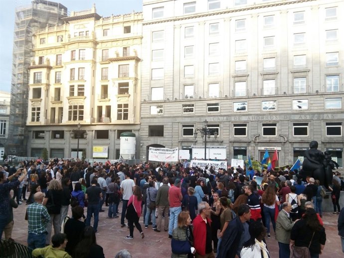 Concentración por las actuaciones policiales en Cataluña