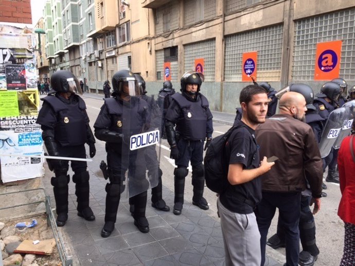 Irrupción de la Policía Nacional en el INS de Tarragona el 1-O