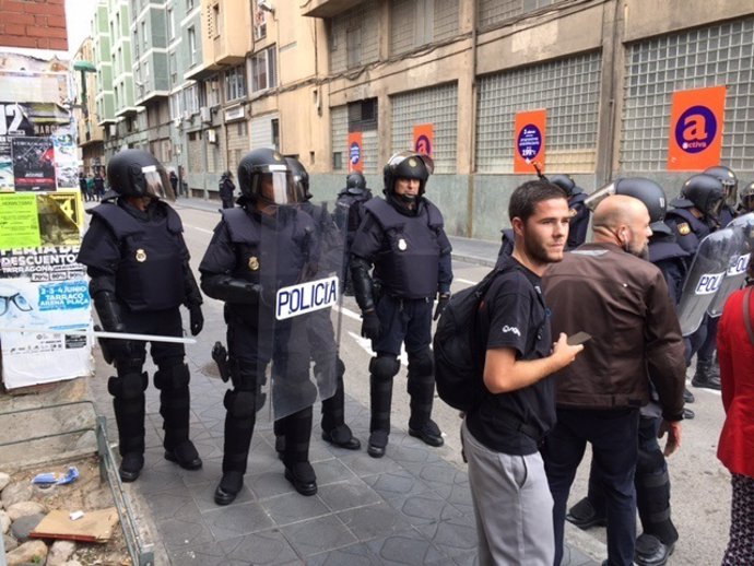 Irrupció de la Policia Nacional en l'INS de Tarragona l'1-O