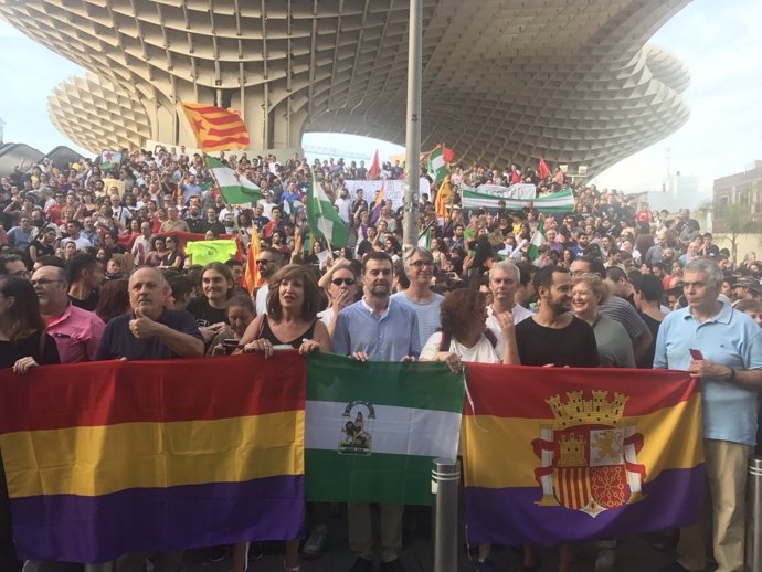 Antonio Maíllo, en una concentración en las Setas de la Encarnación