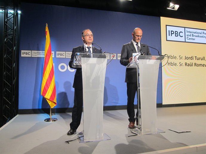 Nova compareixença de J.Turull al costat de R.Romeva per el 1-O                 
