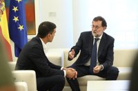 Rajoy se reunirá esta tarde en Moncloa con Sánchez y Rivera para analizar la situación en Cataluña