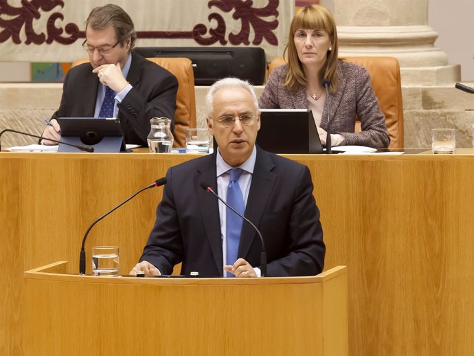 El presidente del Gobierno José Ignacio Ceniceros interviene en el Parlamento