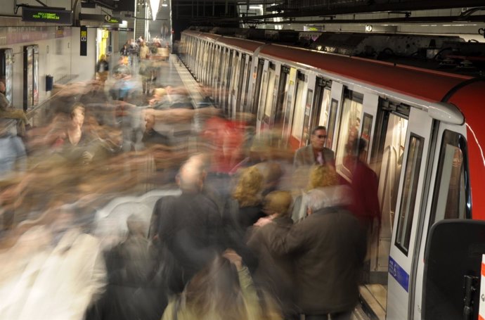 Andén de la L1 del Metro de Barcelona