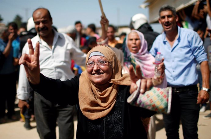 Palestinos celebran la llegada del primer ministro de la AP a Gaza