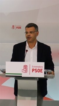 El PSOE extremeño defiende aplicar el artículo 155 de la Constitución para "preservar" la libertad y derechos