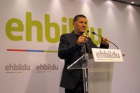 Otegi dice que el problema es "de Estado y no del PP" y llama a los partidos vascos a "acordar una hoja de ruta"