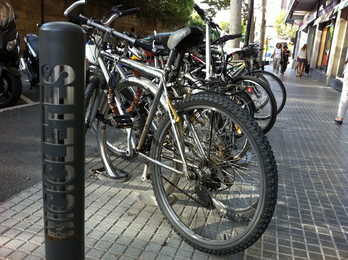 Carril Bici I Bicicletas En Sant Cugat Del Vallès, Barcelona