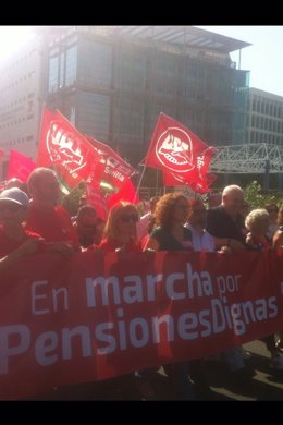 Carmen Castilla y Nuria López, en la marcha por unas pensiones dignas en Sevilla