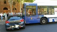 Siete heridos al colisionar un turismo y un autobús urbano en Valladolid