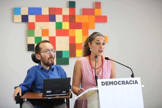 Pablo Echenique i Noelia Vera