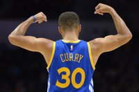 La camiseta de Curry se mantiene como la más vendida en Europa