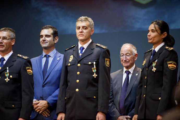 El presidente de la Diputación ha participado en el Día de la Policía.
