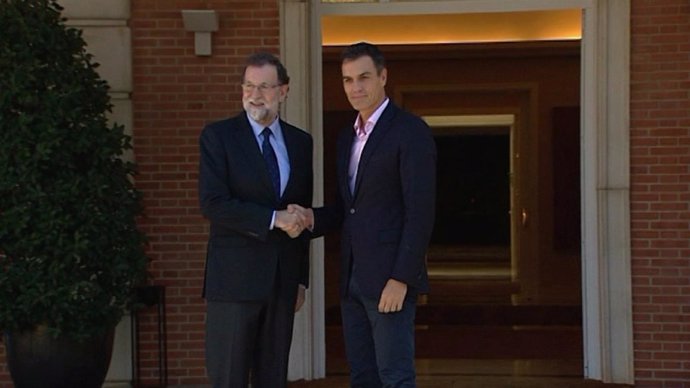 Rajoy se reúne en Moncloa con Pedro Sánchez