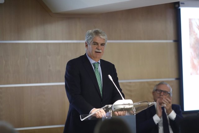 Alfonso Dastis clausura la jornada De la tribu a la ciudadanía... ¿europea?