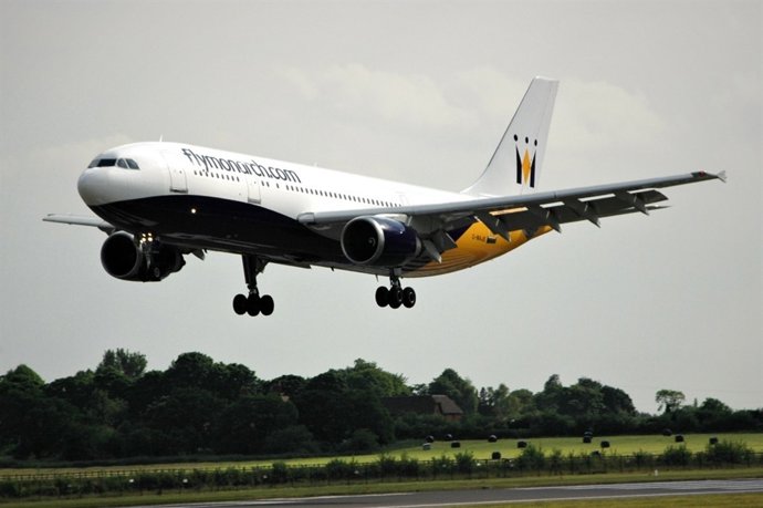 Avión de Monarch Airlines