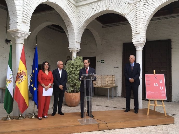 López abre la muestra sobre premiados andaluces en la X Bienal de Arquitectura