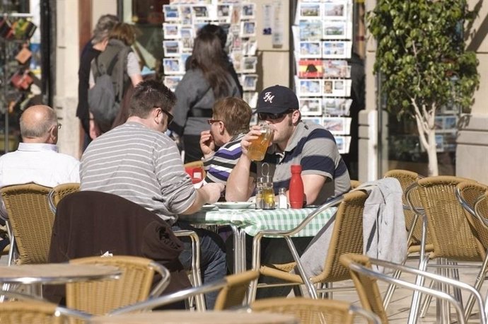 Turistas en un restaurante