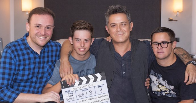 El cantante Alejandro Sanz colabora en el corto 'Distintos'