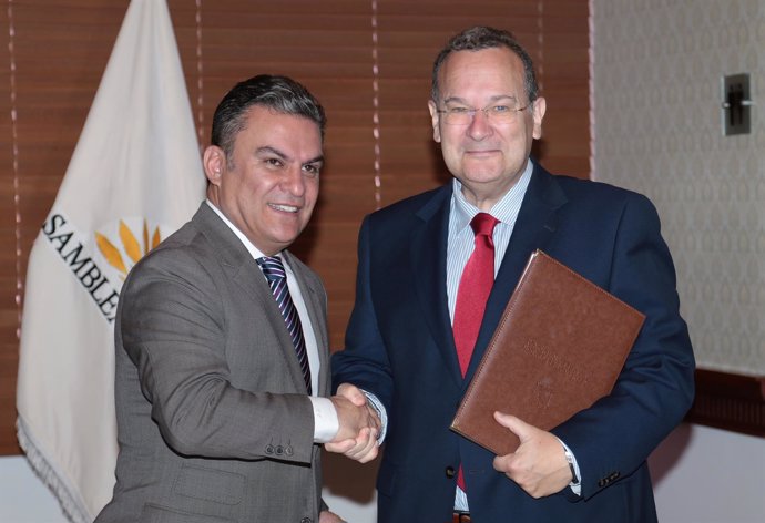 Acuerdo UNIR y Ecuador para formar legisladores ecuatorianos