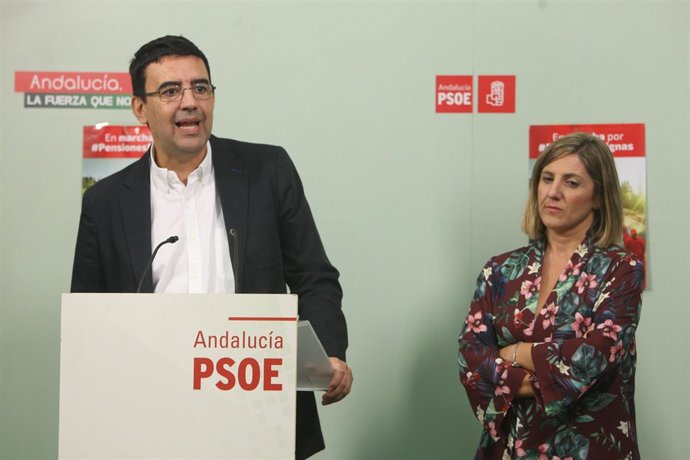 Mario Jiménez e Irene García, en rueda de prensa en Cádiz