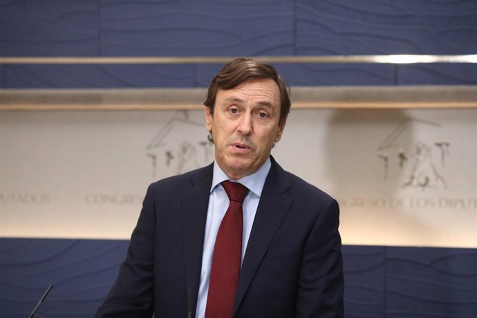 Rueda de prensa de Rafael Hernando en el Congreso