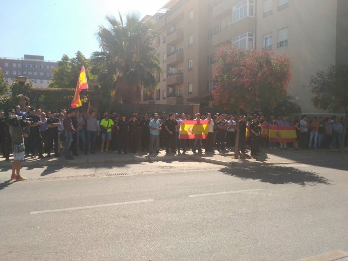 Policías nacionales se concentran en apoyo a los compañeros en Cataluña