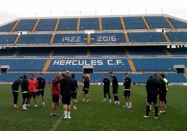 Jugadores del Hércules en el Estadio Rico Pérez, imagen de archivo