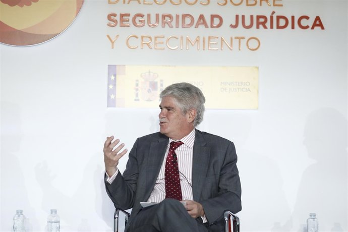 Alfonso Dastis en la Cumpre Española de la Confianza