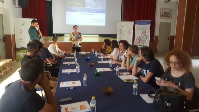 Un grupo de empresarios de Almócita participa en un curso de Diputación