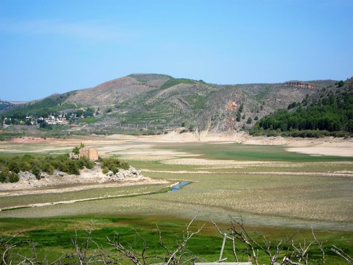 Embalse de la cuenca del Ebro.