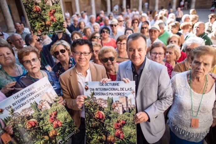 Mayores en un acto en la Alhambra