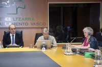 'Por una vida digna' denuncia en el Parlamento que la propuesta de reforma de la RGI "rebaja derechos"