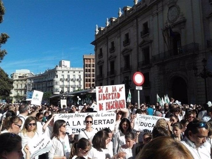 Manifestación en Valencia en defensa de la enseñanza concertada