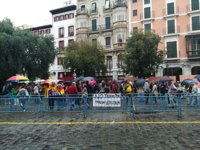 Un centenar de personas se concentran en Cort en apoyo a la huelga en Cataluña contra la acción policial del 1-O
