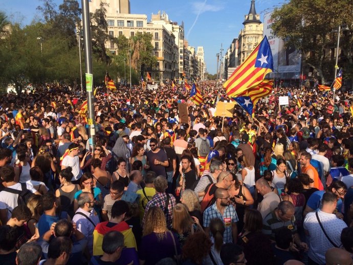 Acto de la Taula per la Democràcia en la plaza Universitat de Barcelona