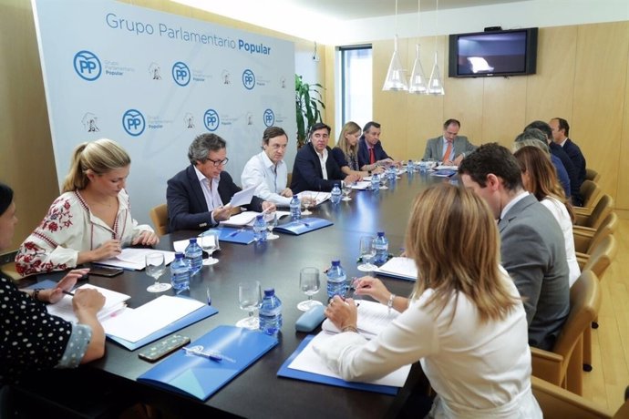 Rafael Hernando y la dirección del Grupo Popular