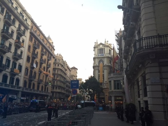 Concentració davant la Prefectura Superior de Policia de Catalunya