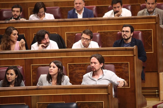 Irene Montero y Pablo Iglesias en el Congreso