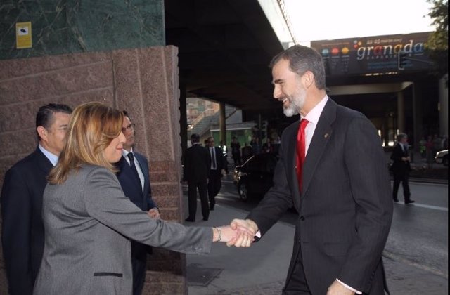 Felipe VI saluda a Susana Díaz en la inauguración del Mundial de Sierra Nevada