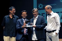 Agustín Díaz Yanes recibe el III Premio Granada Noir