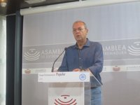 Monago reafirma que en Cataluña ya "no cabe tercera vía, ni el diálogo", sino que "ante un delito, la ley"