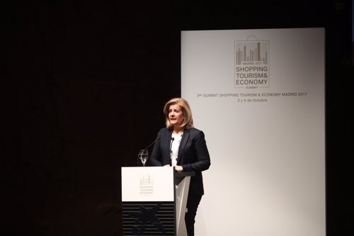 Fátima Báñez asiste en la tercera edición del Summit Shopping Tourism & Economy