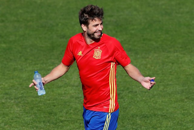 Gerard Piqué en un entrenamiento de la selección española