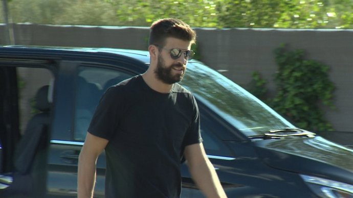 Llegada de Piqué a la concentración de la selección