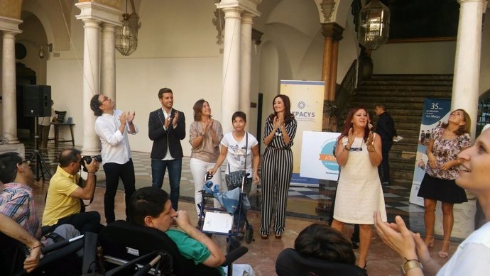 Ambrosio (izda.) y Cañete (centro), durante el acto de celebración