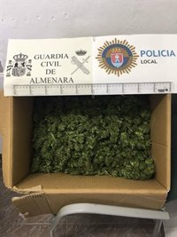 Detenido un hombre tras hallar cuatro kilos de marihuana en un coche que retiró la grúa