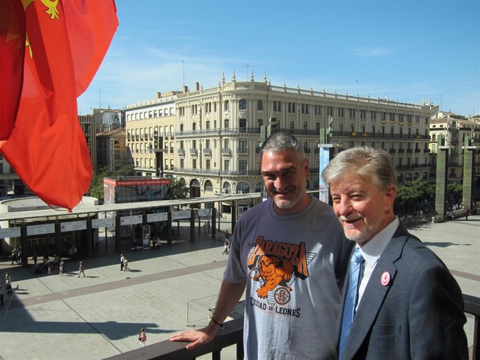 El pregonero con el alcalde               