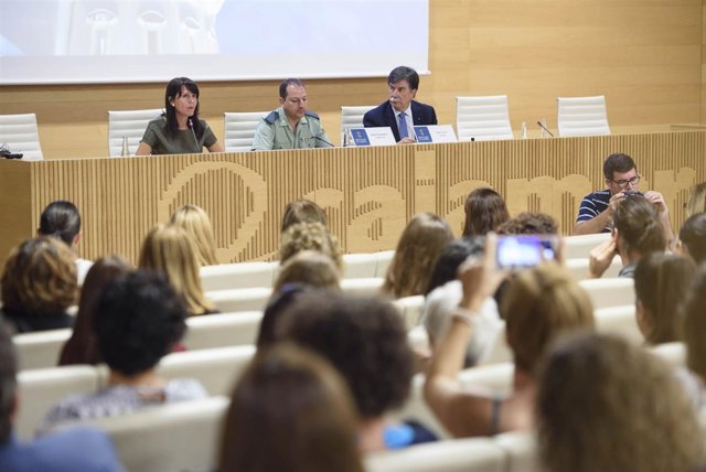 Javier Urra y David Domínguez debaten sobre derechos y deberes de los menores.