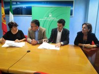 Consorcio de Transportes del Campo de Gibraltar y UCA incentivan el uso del transporte público por el alumnado